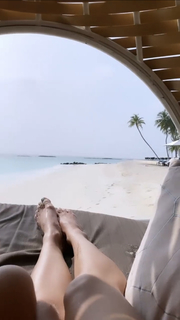 Pixie Lott feet photo thumbnail