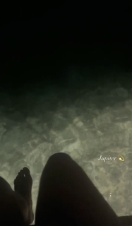Pixie Lott feet photo thumbnail
