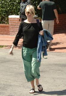 Naomi Watts feet photo thumbnail
