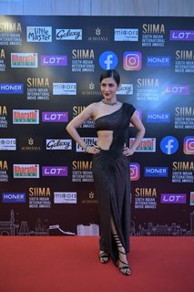 Shruti Haasan feet photo thumbnail