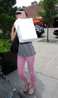 Katy Perry feet photo thumbnail