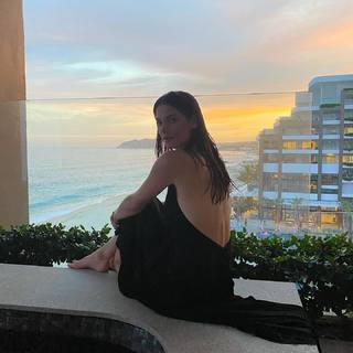 Ashley Greene feet photo thumbnail