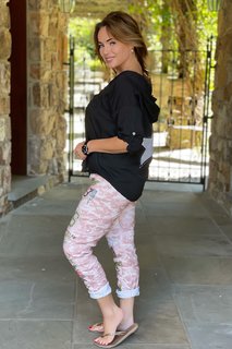 Lisa Robertson feet photo thumbnail