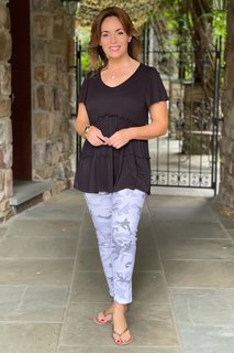 Lisa Robertson feet photo thumbnail