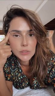 Deborah Secco feet photo thumbnail