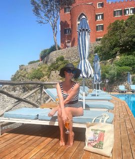 Nicky Rothschild feet photo thumbnail