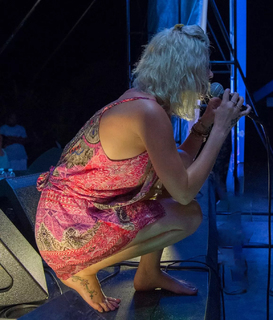 Joss Stone feet photo thumbnail