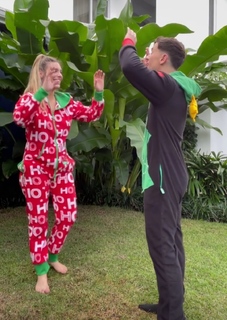 Lele Pons feet photo thumbnail