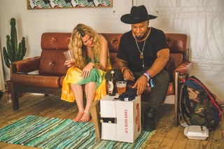 Joss Stone feet photo thumbnail