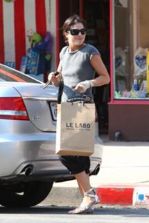 Selma Blair feet photo thumbnail
