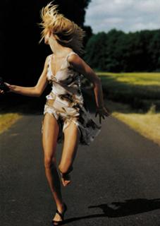 Karolina Kurkova feet photo thumbnail
