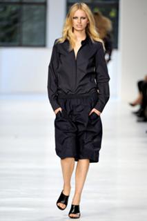 Karolina Kurkova feet photo thumbnail