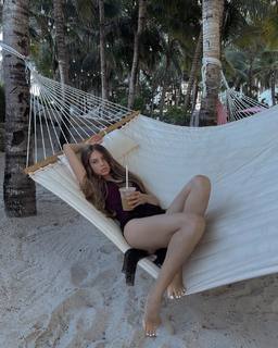 Xenia Tchoumitcheva feet photo thumbnail