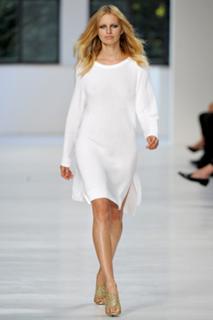 Karolina Kurkova feet photo thumbnail