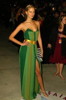 Karolina Kurkova feet photo thumbnail