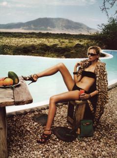 Karolina Kurkova feet photo thumbnail