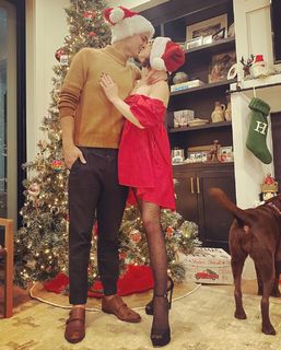 Sarah Hyland feet photo thumbnail