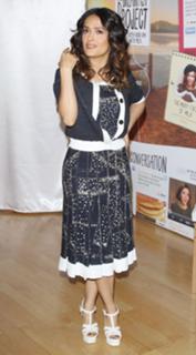 Salma Hayek feet photo thumbnail
