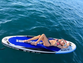 Nicole Neumann feet photo thumbnail