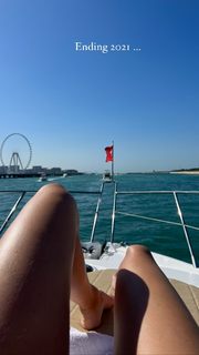 Iris Mittenaere feet photo thumbnail