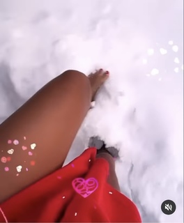 Edyta Górniak feet photo thumbnail