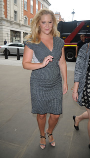 Amy Schumer feet photo thumbnail