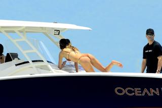 Alessandra Ambrosio feet photo thumbnail