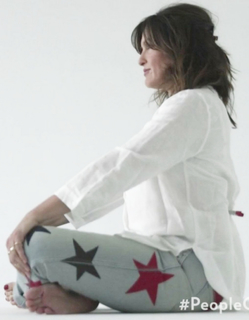 Mariska Hargitay feet photo thumbnail