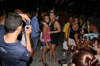 Adriane Galisteu feet photo thumbnail