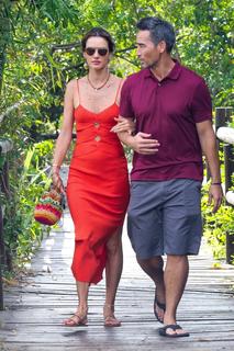 Alessandra Ambrosio feet photo thumbnail