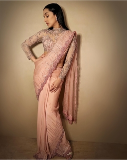 Shraddha Kapoor feet photo thumbnail