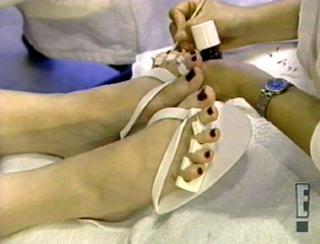 Jennie Garth feet photo thumbnail