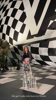 Xenia Tchoumitcheva feet photo thumbnail