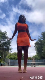 Chloe Bailey feet photo thumbnail
