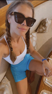 Nina Agdal feet photo thumbnail