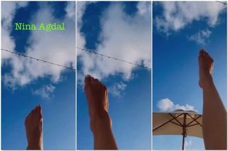 Nina Agdal feet photo thumbnail