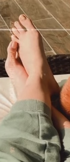 Kriti Sanon feet photo thumbnail