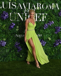 Victoria Silvstedt feet photo thumbnail
