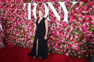 Amy Schumer feet photo thumbnail