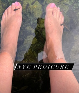 Sarah Michelle Gellar feet photo thumbnail