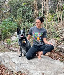 Adriene Mishler feet photo thumbnail