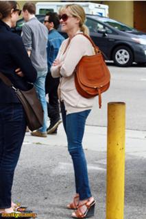 Reese Witherspoon feet photo thumbnail