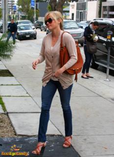 Reese Witherspoon feet photo thumbnail