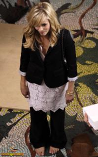 Reese Witherspoon feet photo thumbnail