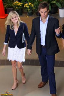 Reese Witherspoon feet photo thumbnail