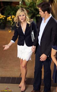 Reese Witherspoon feet photo thumbnail