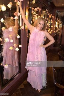Kylie Minogue feet photo thumbnail