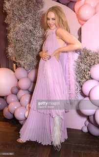 Kylie Minogue feet photo thumbnail