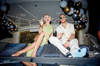 Miley Cyrus feet photo thumbnail
