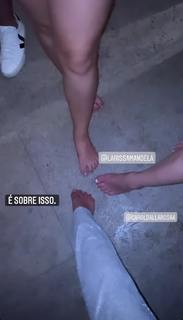 Larissa Manoela feet photo thumbnail